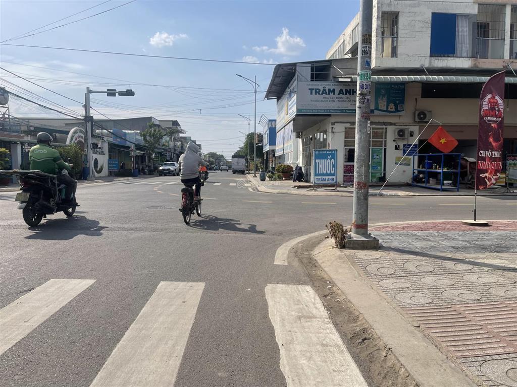 Mặt tiền kinh doanh đang thu nhập khủng đường d2 kdc thuận giao 10x33 thổ cư 100% shr tp.hcm.