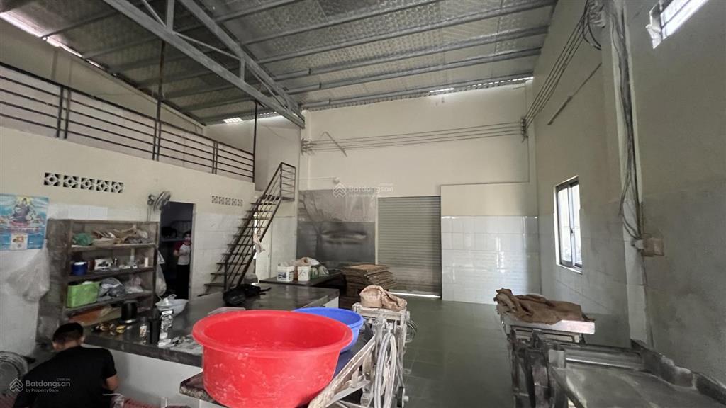 Xưởng tây lân 350m2 12x30 có 5pn điện ti200a có máy lạnh, máy phát điện sẵn vp thích hợp may mặc