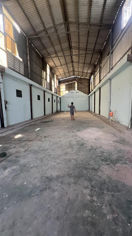 Xưởng 8x35m 280m2 hương lộ 2, đường công 40f vào tận kho giá rẻ