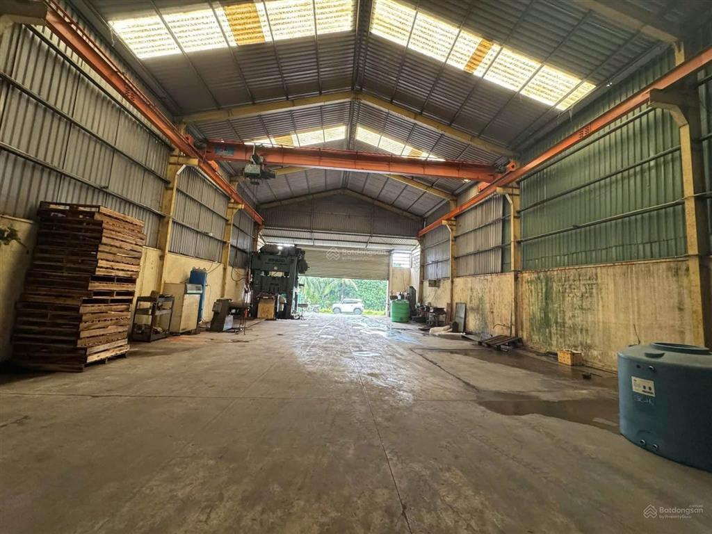 Xưởng võ văn vân dt 12x50m đúc 2 lầu. dtsd 900m2 điện 3p công 40f