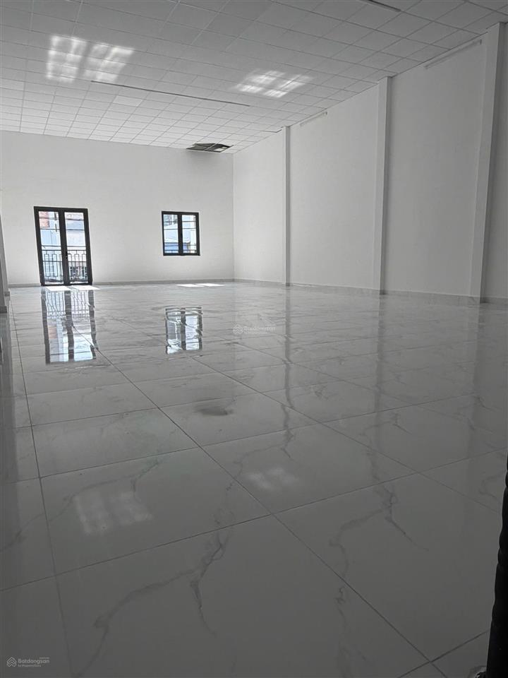 Kho mới 8x20m, 1 lầu, suốt tên lửa, bến xe miền tây, đẹp, điện 3p, tải 5 tấn