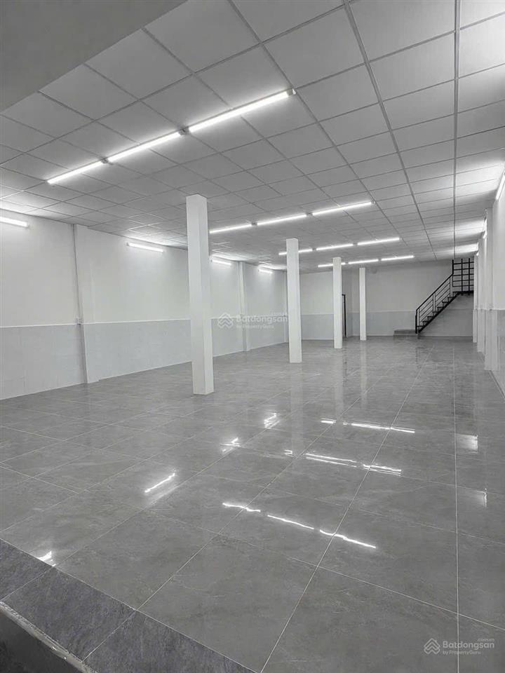 Kho mới 8x20m, 1 lầu, suốt tên lửa, bến xe miền tây, đẹp, điện 3p, tải 5 tấn
