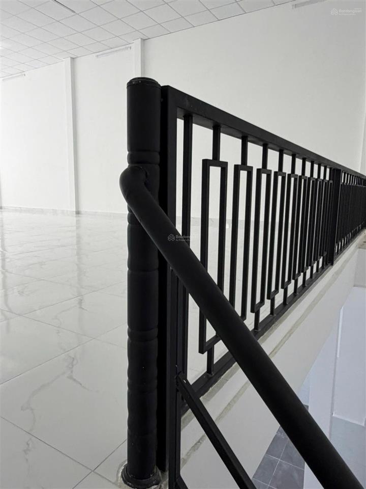 Kho mới 8x20m, 1 lầu, suốt tên lửa, bến xe miền tây, đẹp, điện 3p, tải 5 tấn