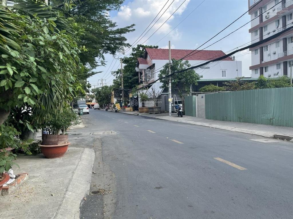 Bán lô đất đẹp 20x29m2 mt đường 12m có vỉa hè full thổ cư, không ồn máy bay, dương quảng hàm p6 gv