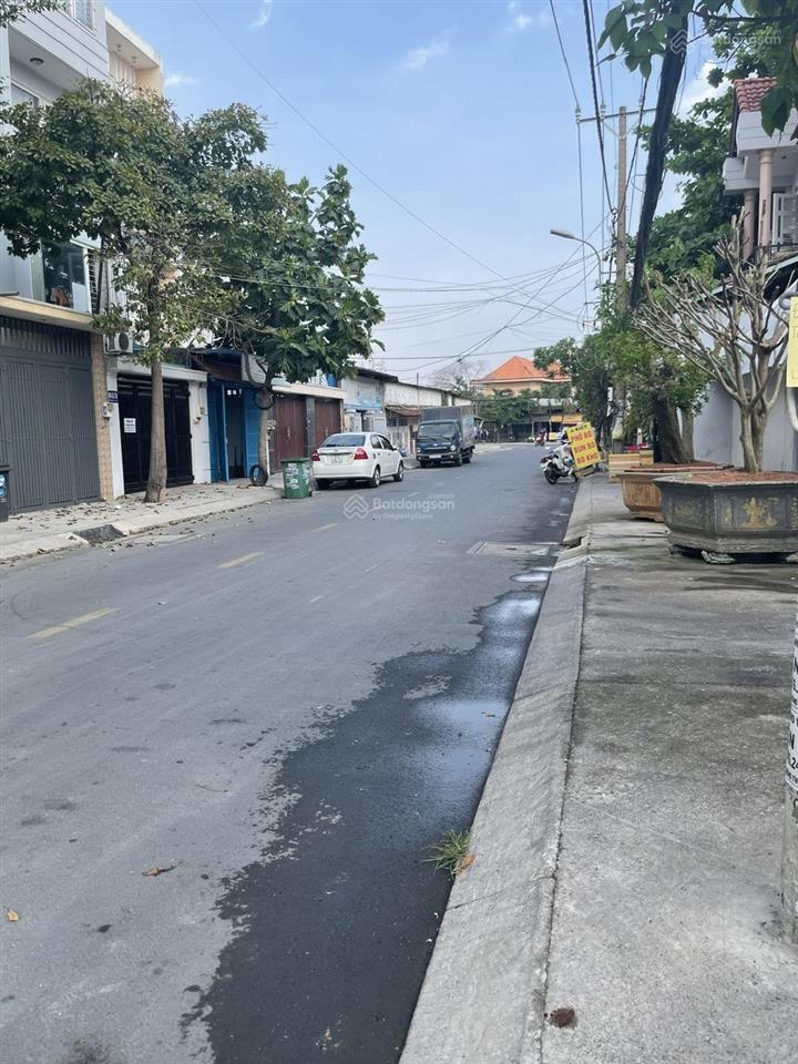 Bán lô đất đẹp 20x29m2 mt đường 12m có vỉa hè full thổ cư, không ồn máy bay, dương quảng hàm p6 gv