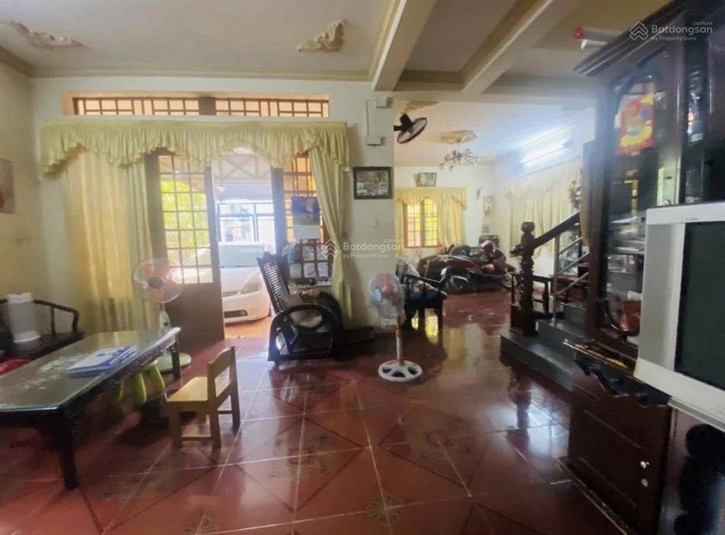 Bán biệt thự góc 2 mt đẹp 10x21m vuông vức 7pn sân để oto đường 429 phường tăng nhơn phú q9