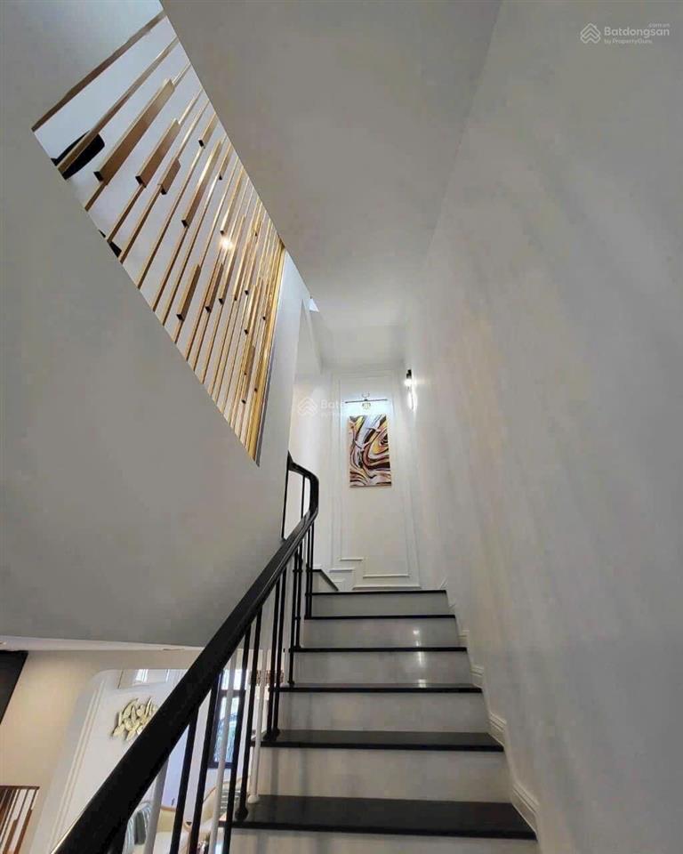 Cho thuê nhà 100m2, giá 6 triệu/th 3 tầng 3pn, 4wc đối diện kcn chơn thành  gọi 0906 443 *** đi xem