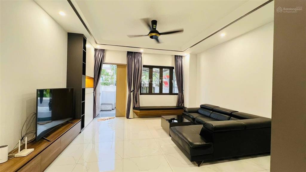Nhà cho thuê 3 tầng, 100m, 3pn, 4wc, gần chợ (300m). giá 7 triệu/tháng. gọi 0906 443 ***