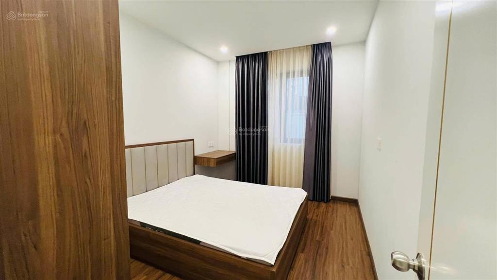 Nhà cho thuê 3 tầng, 100m, 3pn, 4wc, gần chợ (300m). giá 7 triệu/tháng. gọi 0906 443 ***