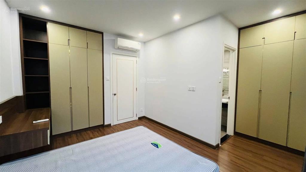 Nhà cho thuê 3 tầng, 100m, 3pn, 4wc, gần chợ (300m). giá 7 triệu/tháng. gọi 0906 443 ***