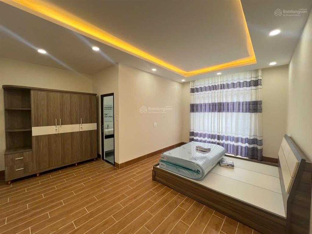 Cho thuê nhà 100m2, 1 trệt 2 lầu, 3 phòng ngủ 4 vệ sinh 6 triệu/tháng. chính chủ 0906 443 ***