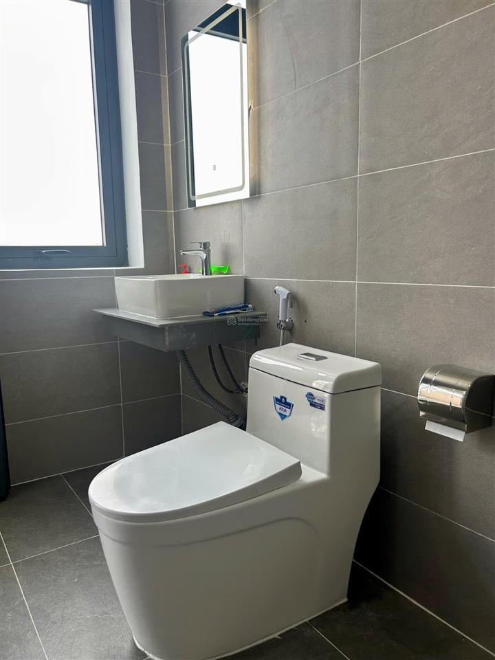 Cho thuê nhà mặt phố 3 tầng 3 phòng ngủ giá 6 triệu/tháng  gọi 0906 443 ***
