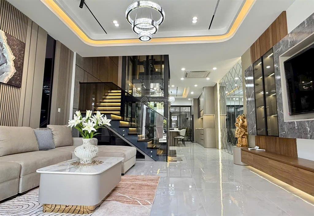 9.45 tỷ sở hữu nhà mới tại mỹ gia nha trang  có thang máy, full nội thất đẹp  xách valy ở liền
