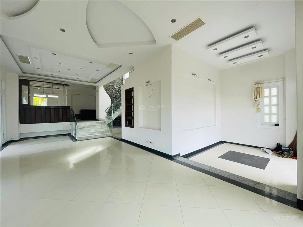 Cho thuê biệt thự 3 tầng view trực diện biển nha trang. 25 triệu/tháng