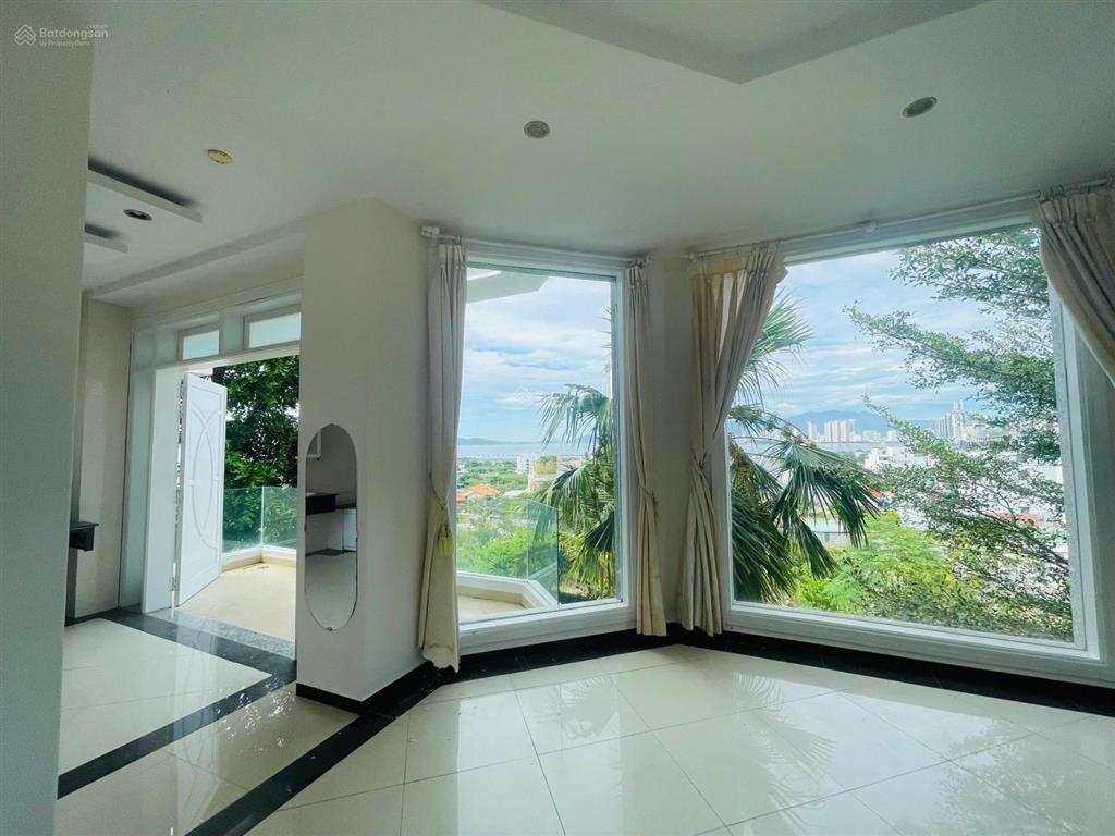 Cho thuê biệt thự 3 tầng view trực diện biển nha trang. 25 triệu/tháng
