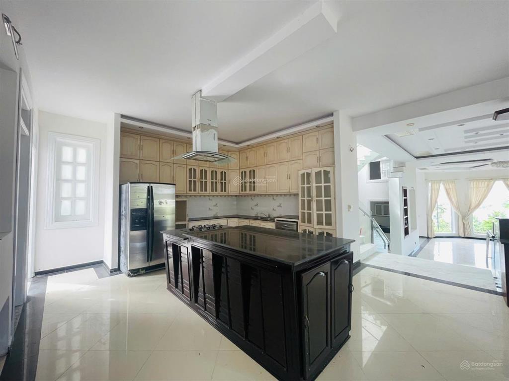 Cho thuê biệt thự 3 tầng view trực diện biển nha trang. 25 triệu/tháng