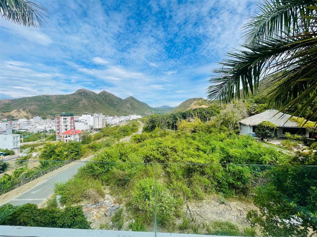 Cho thuê biệt thự 3 tầng view trực diện biển nha trang. 25 triệu/tháng