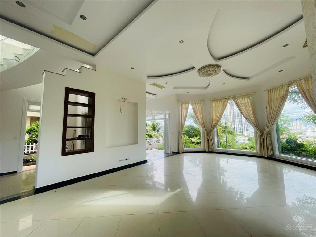 Cho thuê biệt thự 3 tầng view trực diện biển nha trang. 25 triệu/tháng