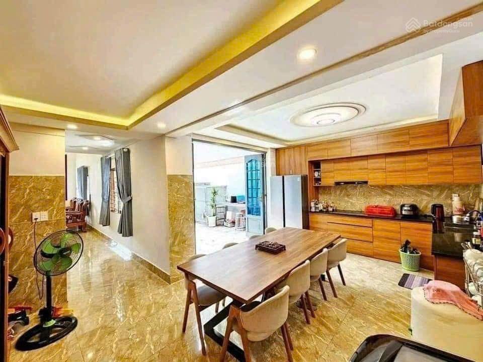 Bán căn nhà có sân vườn rộng gần ngã 4 nguyễn khuyến  trung tâm p. trảng dài  đồng nai
