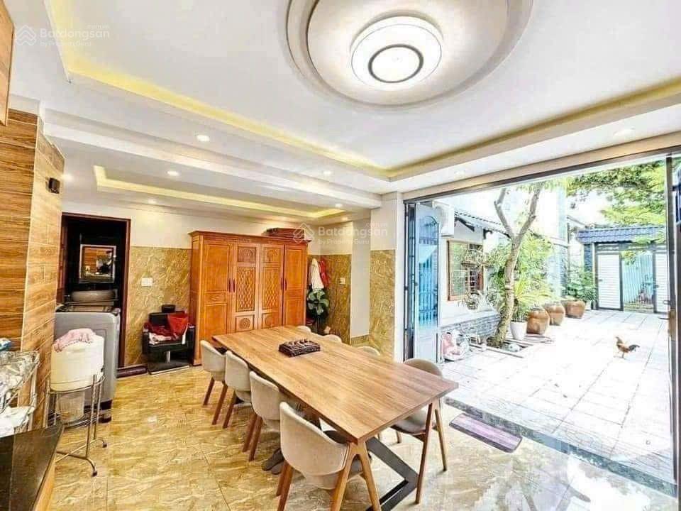 Bán căn nhà có sân vườn rộng gần ngã 4 nguyễn khuyến  trung tâm p. trảng dài  đồng nai