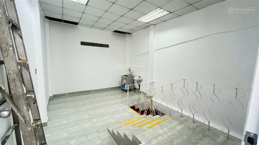 5,5 tỷ hạ giá bán gấp nhà kqh hoàng diệu, trung tâm thành phố