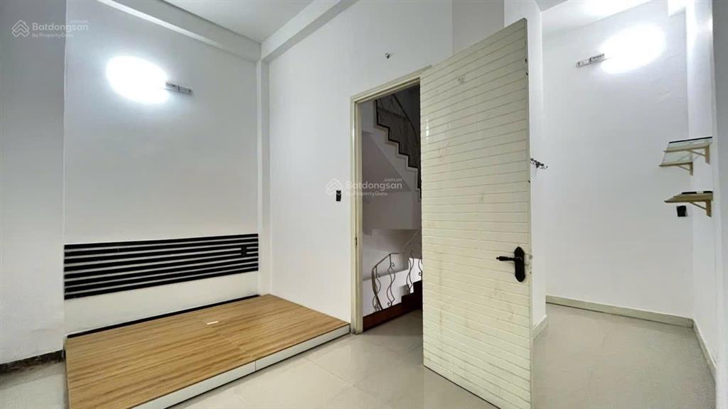 5,5 tỷ hạ giá bán gấp nhà kqh hoàng diệu, trung tâm thành phố