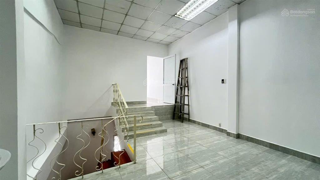 5,5 tỷ hạ giá bán gấp nhà kqh hoàng diệu, trung tâm thành phố