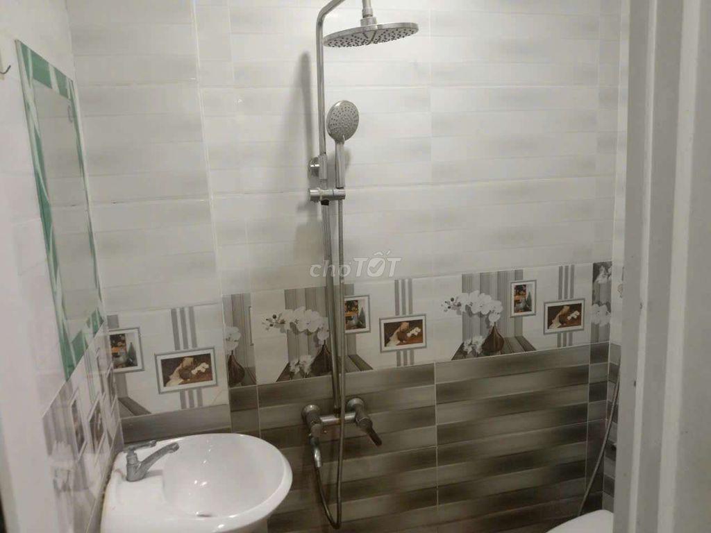 cần sang lại nhà nguyên căn cho thuê 3pn 3wc gần CMT8