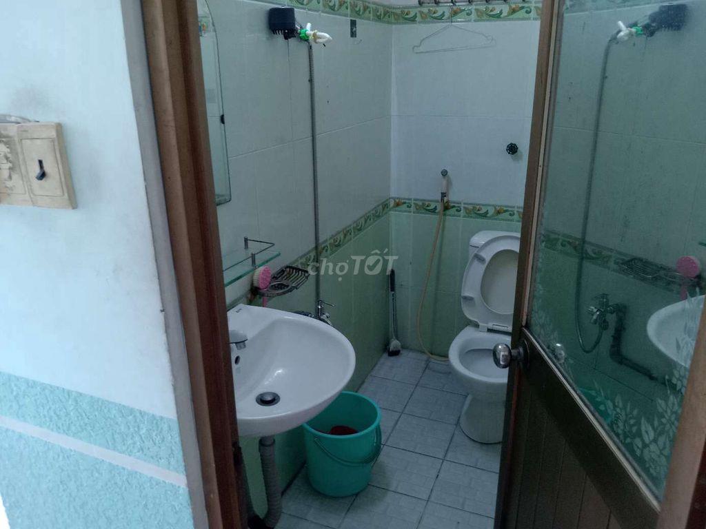 Cho thuê 2PN 2WC riêng  từng phòng có ban công Gần công viên làng hoa