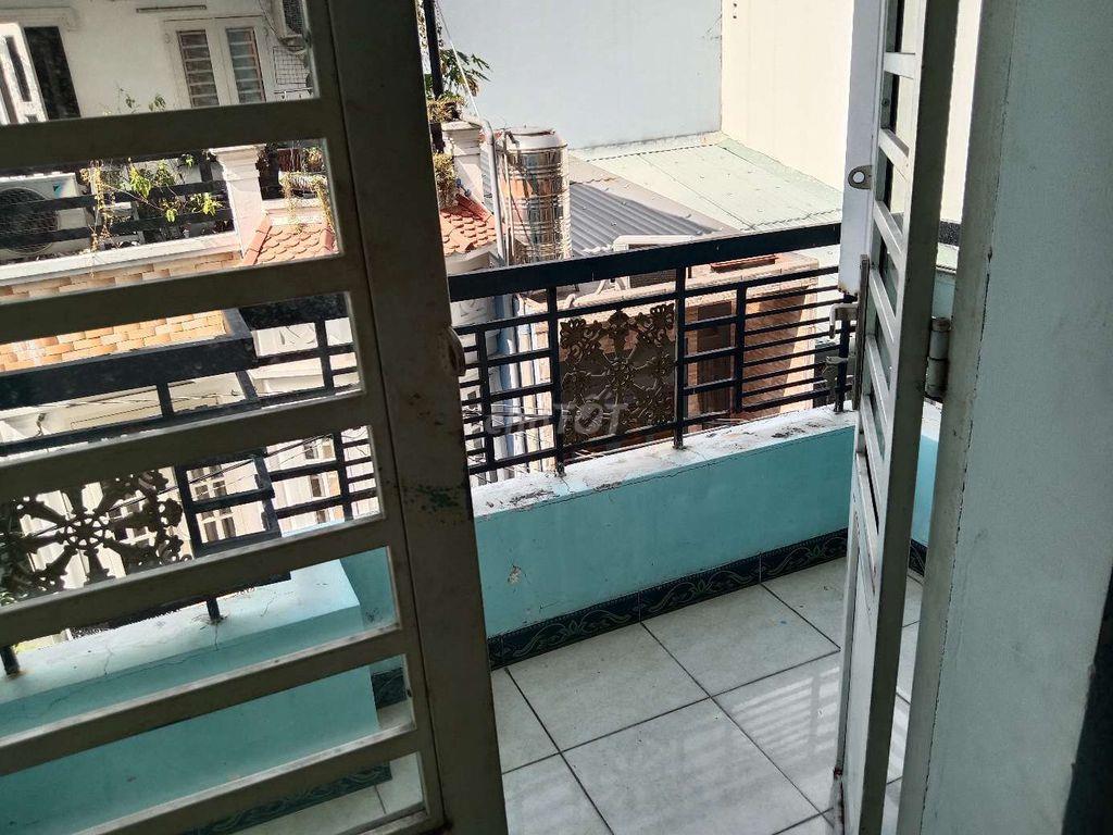 Cho thuê 2PN 2WC riêng  từng phòng có ban công Gần công viên làng hoa