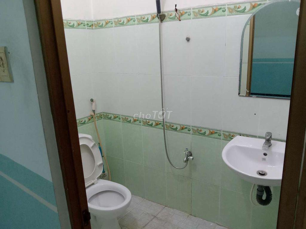 Cho thuê 2PN 2WC riêng  từng phòng có ban công Gần công viên làng hoa