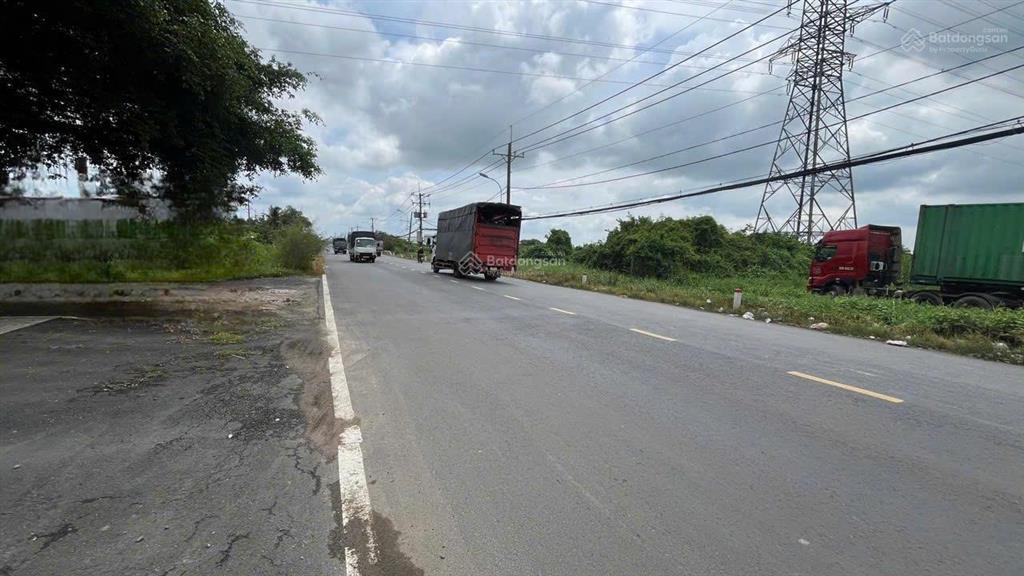 Bán nhà hàng tiệc cưới 1.223m2, hai mặt tiền tỉnh lộ 15, đang kinh doanh, chỉ 26 tỷ