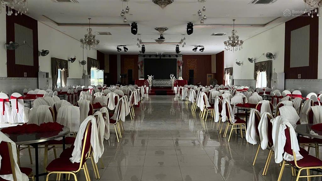 Bán nhà hàng tiệc cưới 1.223m2, hai mặt tiền tỉnh lộ 15, đang kinh doanh, chỉ 26 tỷ