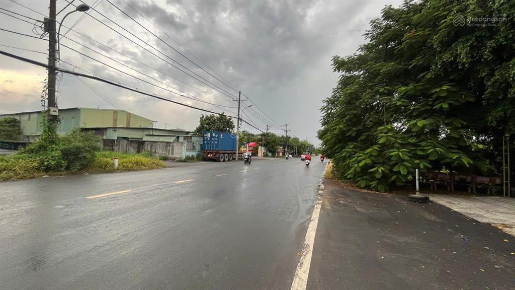 Bán nhà hàng tiệc cưới 1.223m2, hai mặt tiền tỉnh lộ 15, đang kinh doanh, chỉ 26 tỷ
