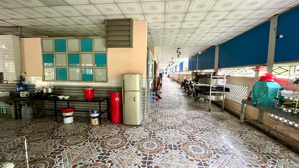 Bán nhà hàng tiệc cưới 1.223m2, hai mặt tiền tỉnh lộ 15, đang kinh doanh, chỉ 26 tỷ