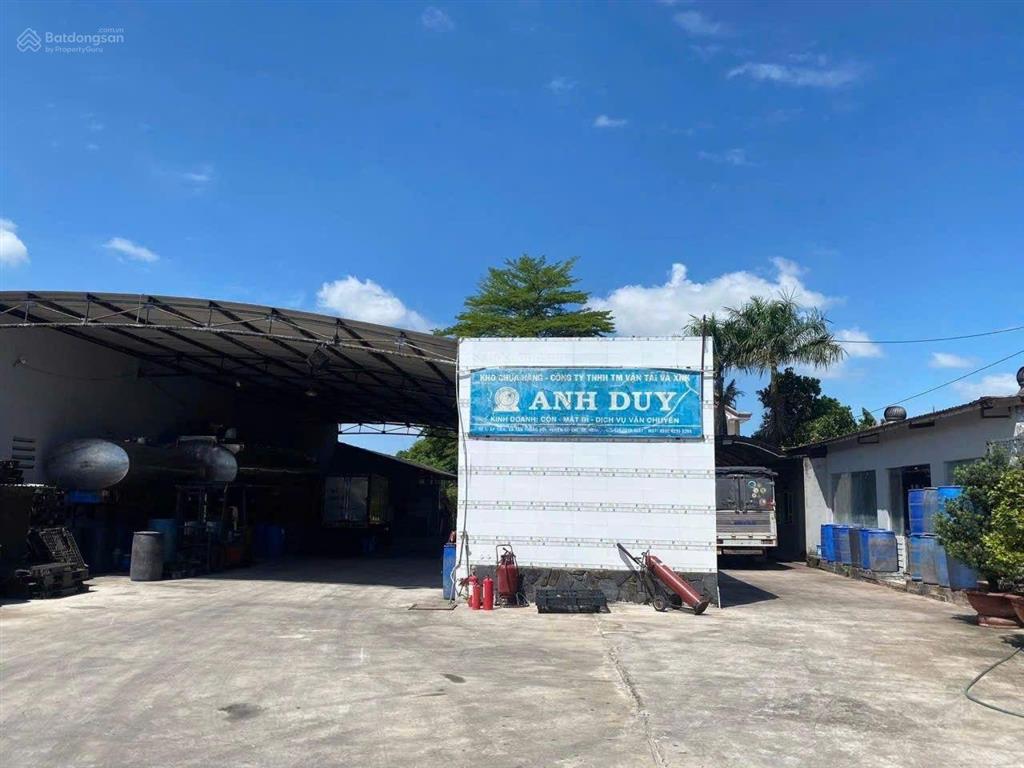 Bán kho xưởng mặt tiền đường quốc lộ 22, dt=22x100m=2200m có 300m thổ cư, trên đất có biệt thư