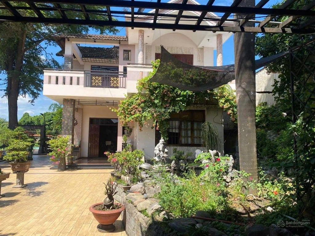 Bán kho xưởng mặt tiền đường quốc lộ 22, dt=22x100m=2200m có 300m thổ cư, trên đất có biệt thư