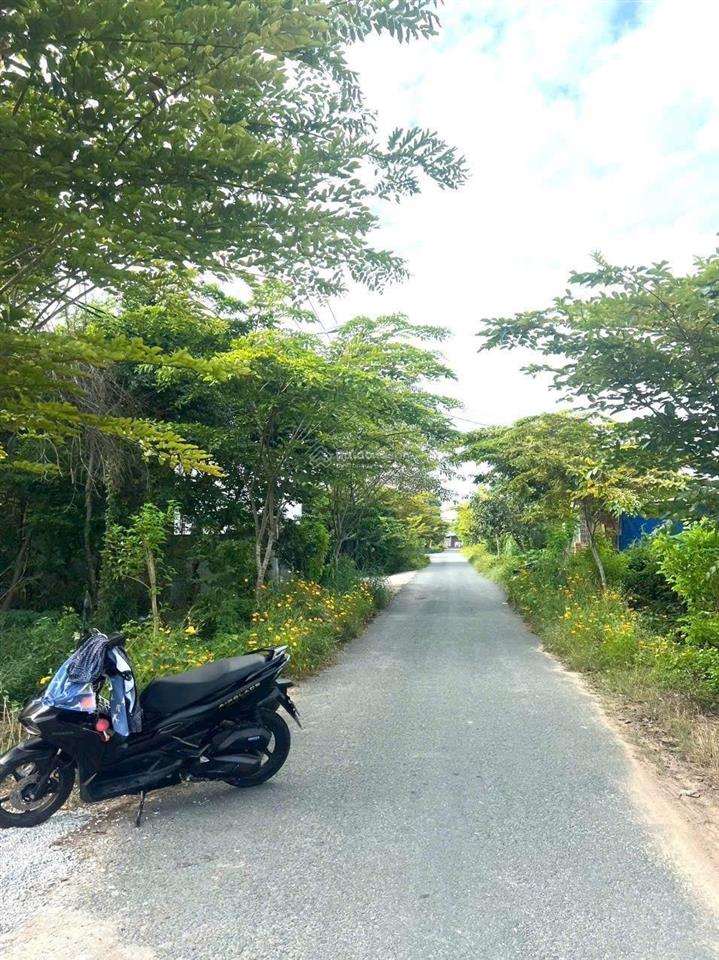 Bán đất đường nhựa bán tạp hóa, sát kcn tây bắc và thị trấn dt 5x34m full thổ cư giá chỉ 2,35 tỷ