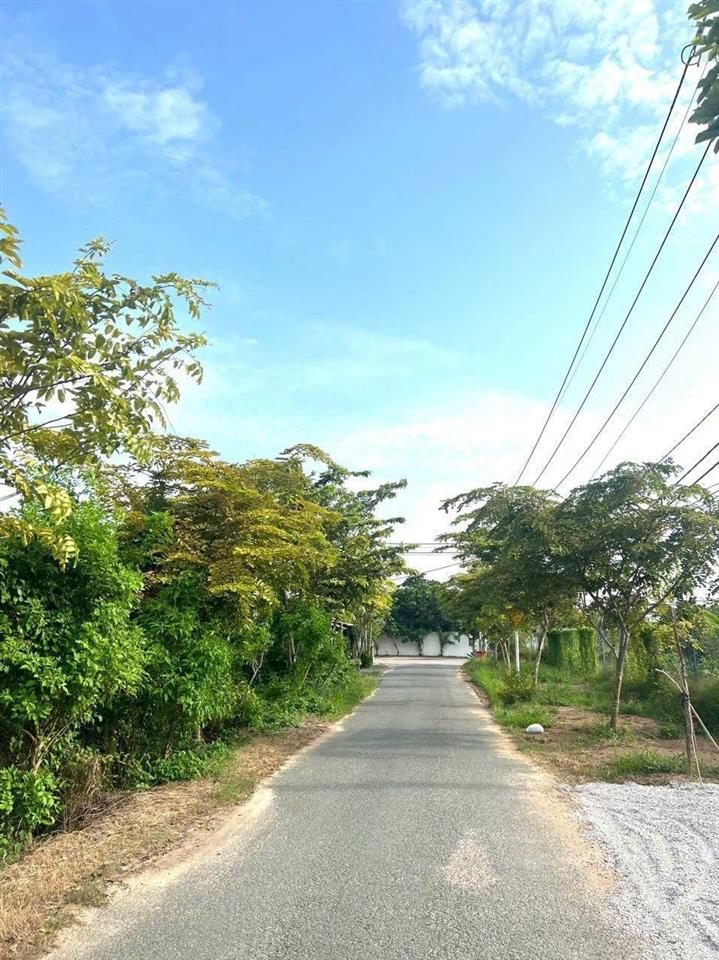 Bán đất đường nhựa bán tạp hóa, sát kcn tây bắc và thị trấn dt 5x34m full thổ cư giá chỉ 2,35 tỷ