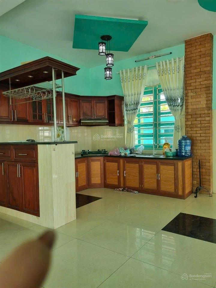 Bán 1 nhà biệt thự, 1 nhà cấp 4, và 10 ptrọ dt=24x51=1267m có 261m tcư, xã phan văn cội giá 9,8 tỷ