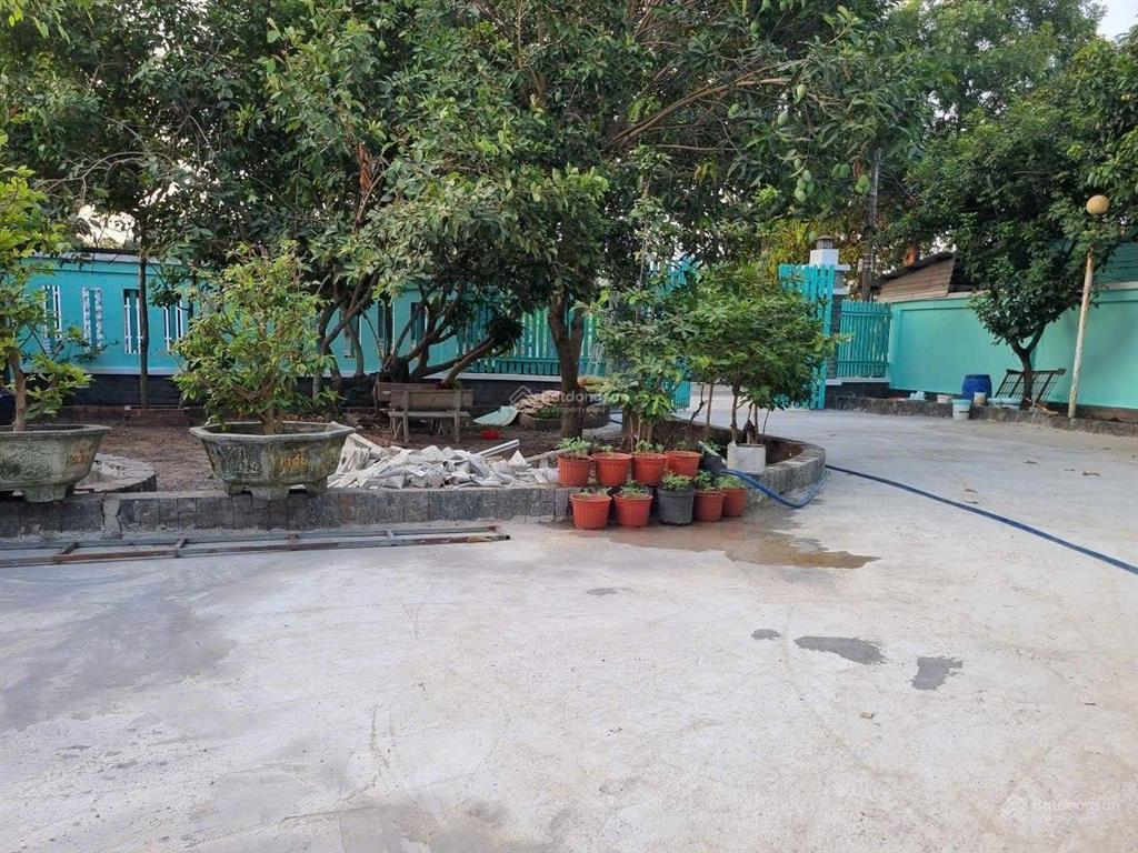 Bán 1 nhà biệt thự, 1 nhà cấp 4, và 10 ptrọ dt=24x51=1267m có 261m tcư, xã phan văn cội giá 9,8 tỷ