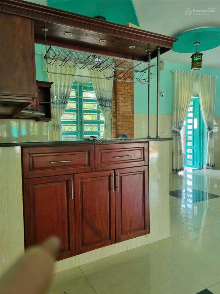Bán 1 nhà biệt thự, 1 nhà cấp 4, và 10 ptrọ dt=24x51=1267m có 261m tcư, xã phan văn cội giá 9,8 tỷ