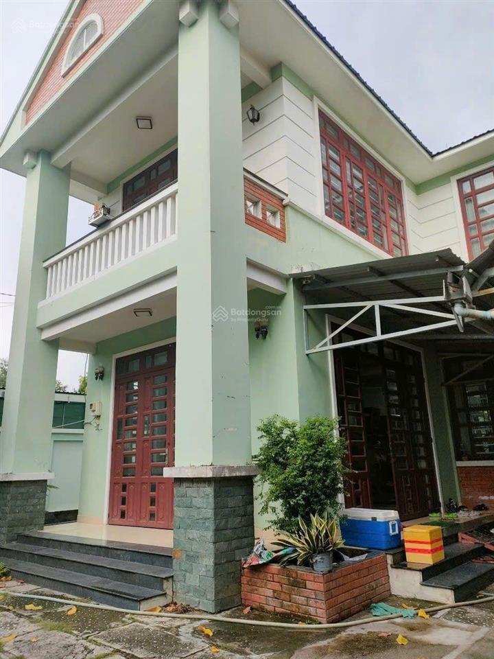 Bán 1 nhà biệt thự, 1 nhà cấp 4, và 10 ptrọ dt=24x51=1267m có 261m tcư, xã phan văn cội giá 9,8 tỷ