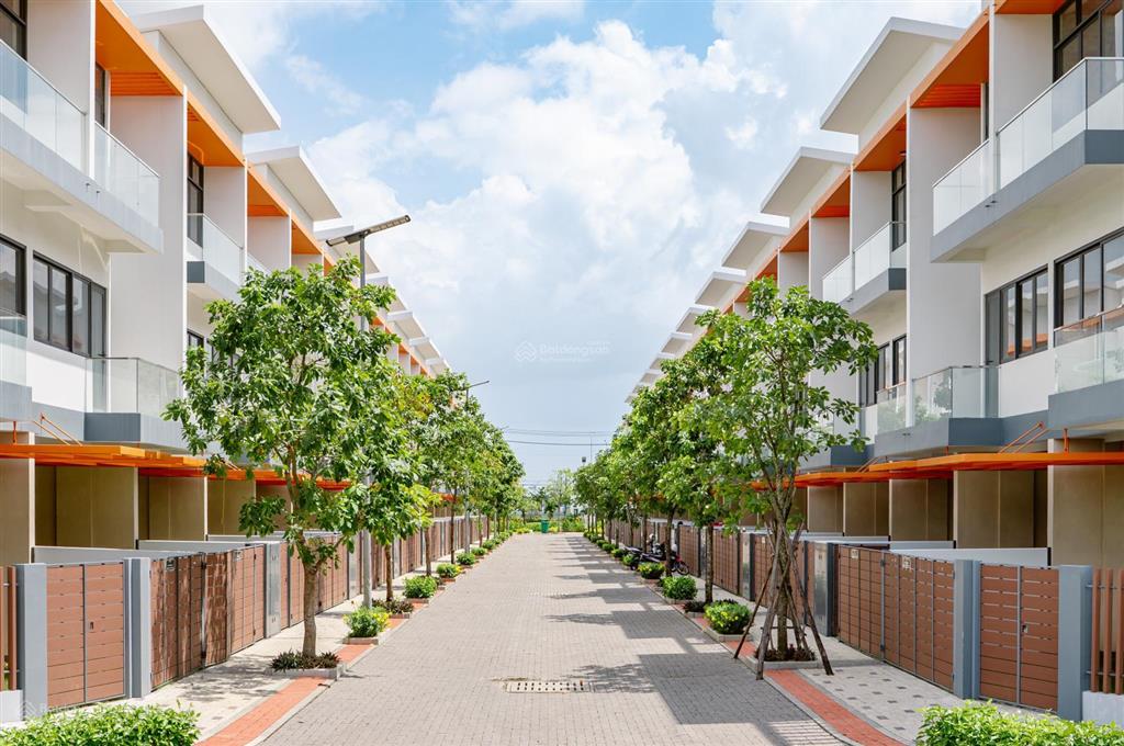 Đón đầu hạ tầng long hậu phát triển, cần bán nhà phố elite life đã có sổ hồng