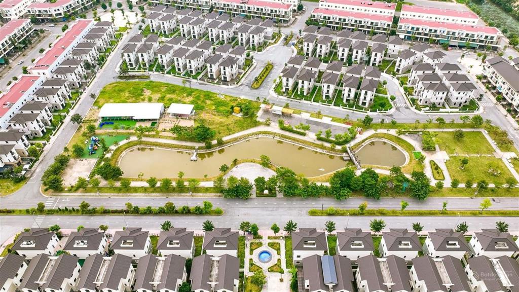 Bán căn shophouse 3tầng dự án centa riverside dt 160m2 siêu đẹp nhà hướng nam 2 mặt đường trước sau