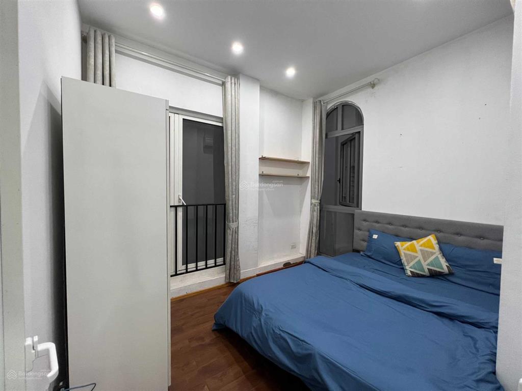 Chính chủ cho thuê căn hộ 2 phòng ngủ 1 khách tại 228 âu cơ, hồ tây