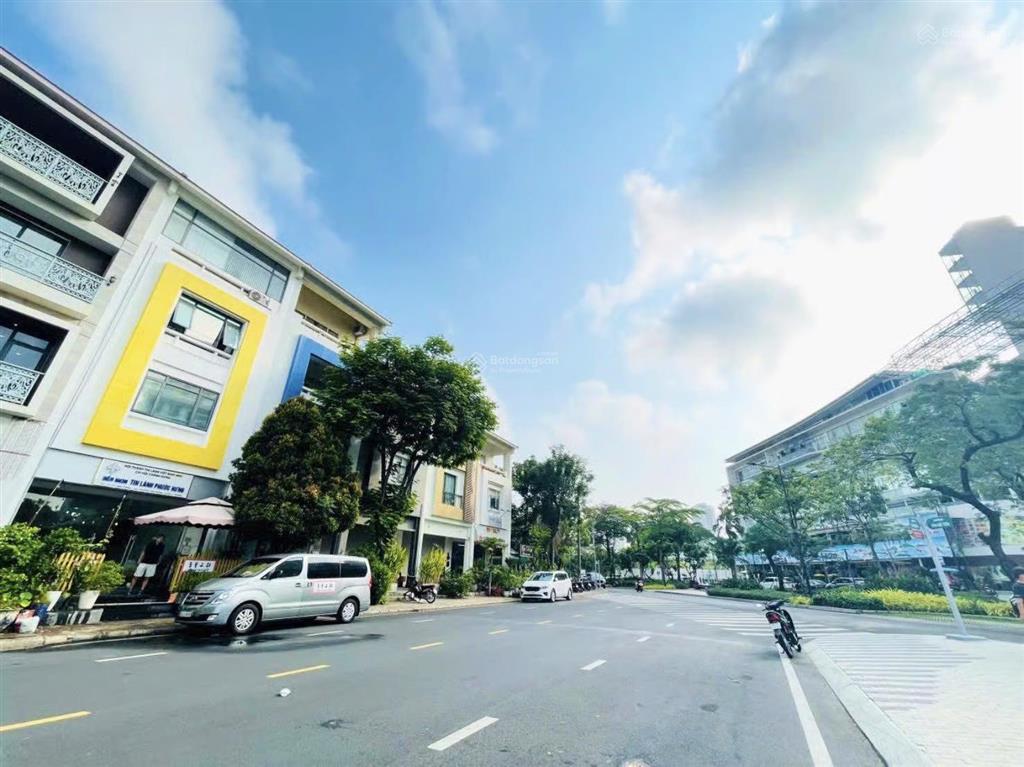 Vũ hoàng villa  cho thuê mặt bằng nhà phố thương mại  trung tâm phú mỹ hưng. cạnh bên cầu ánh sao