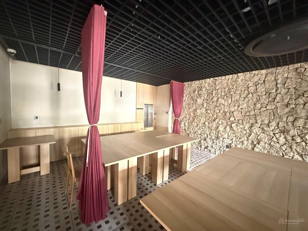 Vũ hoàng villa  cho thuê mặt bằng thương mại mặt tiền đường lớn  trung tâm phú mỹ hưng