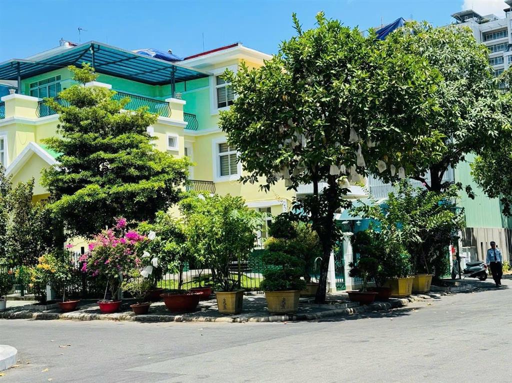 Vũ hoàng villa  bán biệt thự tứ lập mỹ phú 291.5m2. căn góc 2 mặt tiền đường lớn thoáng mát