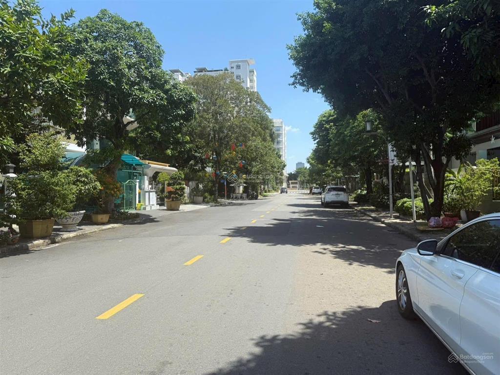 Vũ hoàng villa  bán biệt thự tứ lập mỹ phú 291.5m2. căn góc 2 mặt tiền đường lớn thoáng mát